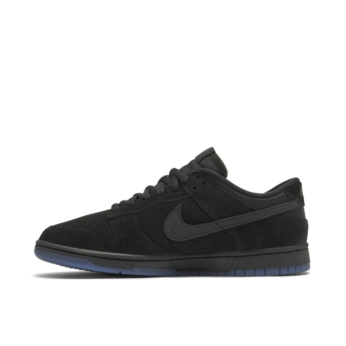 Nike Dunk Low x Undefeated 'Black' Sneakers image 2