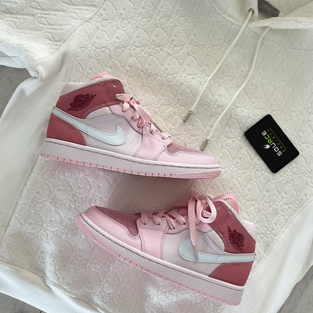 Jordan 1 Mid 'Digital Pink' Sneakers image 2