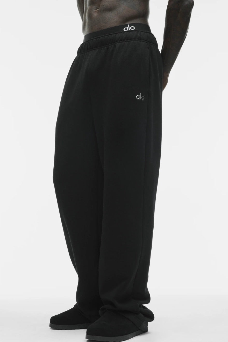 ALO ACCOLADE STRAIGHT LEG SWEATPANT 'BLACK'