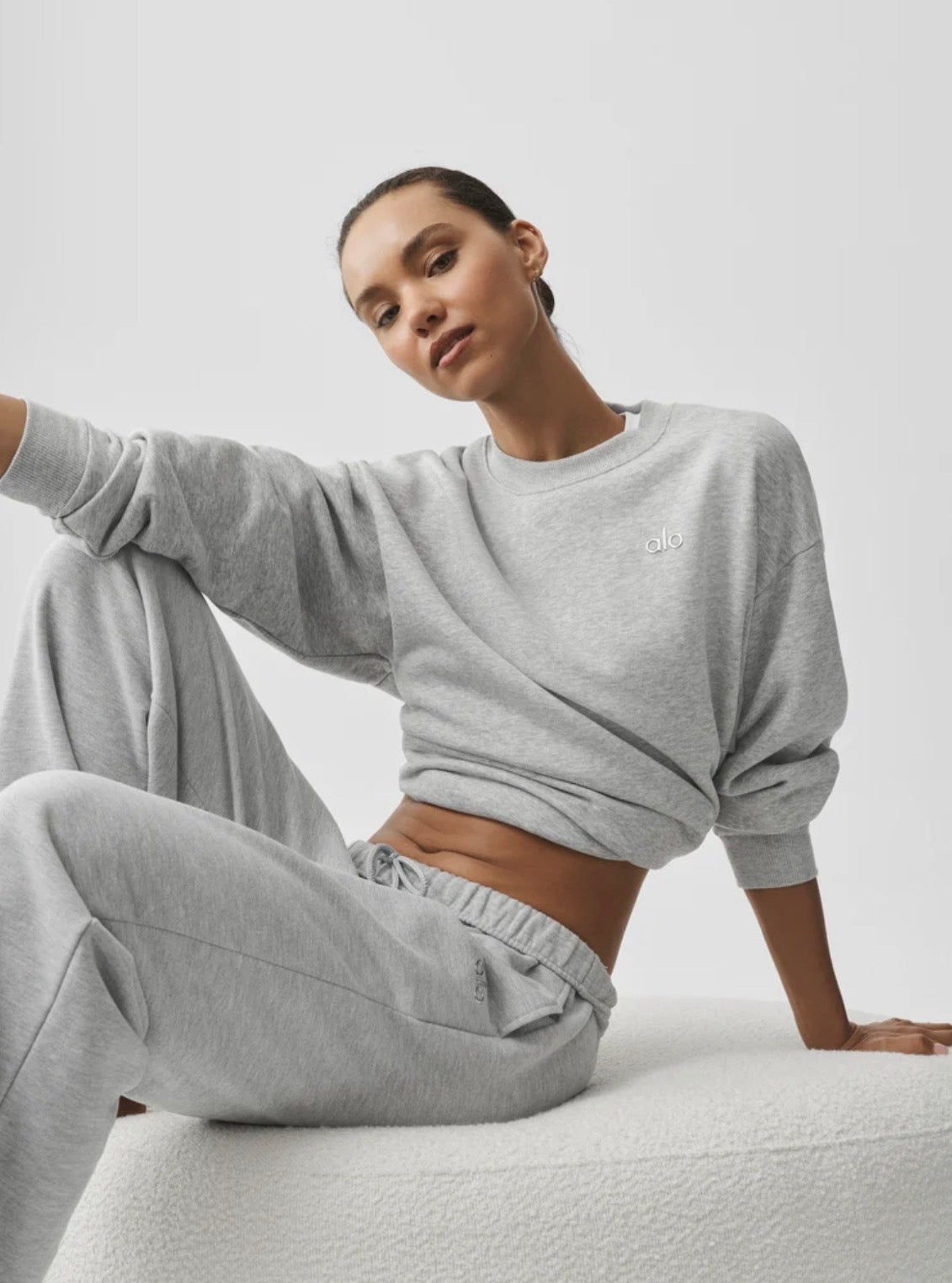 Alo Accolade Crew Neck Pullover 'Athletic Heather Grey' image 2