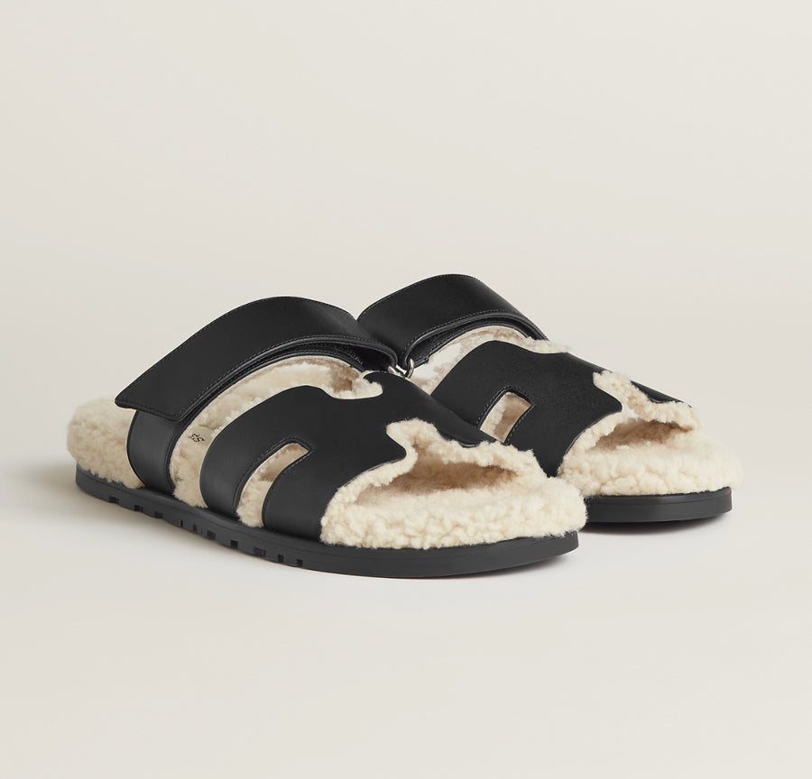HERMES CHYPRE SANDAL 'BLACK LEATHER SHEARLING'