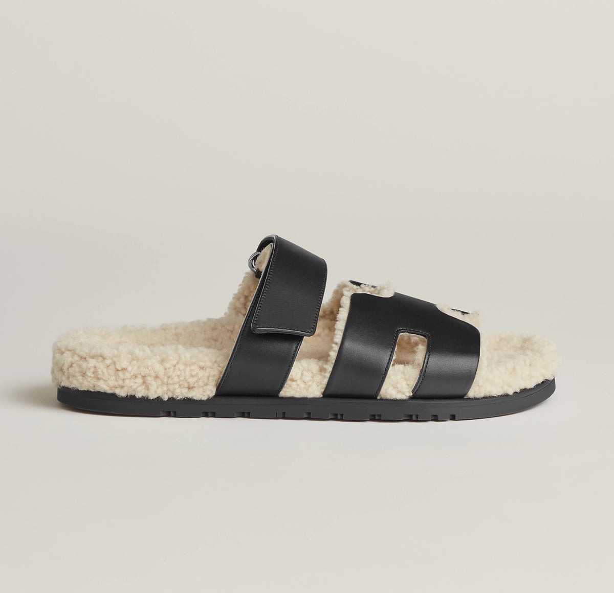 Hermès Chypre Sandal 'Black Leather Shearling' image 2