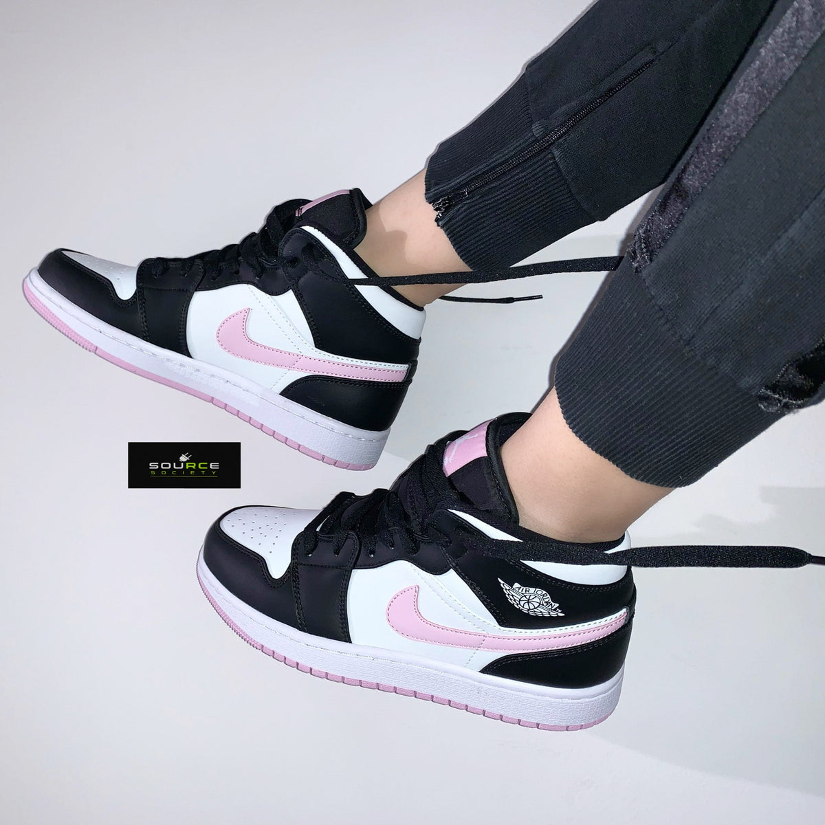 Air Jordan 1 Mid 'Arctic Pink' Sneakers image 5