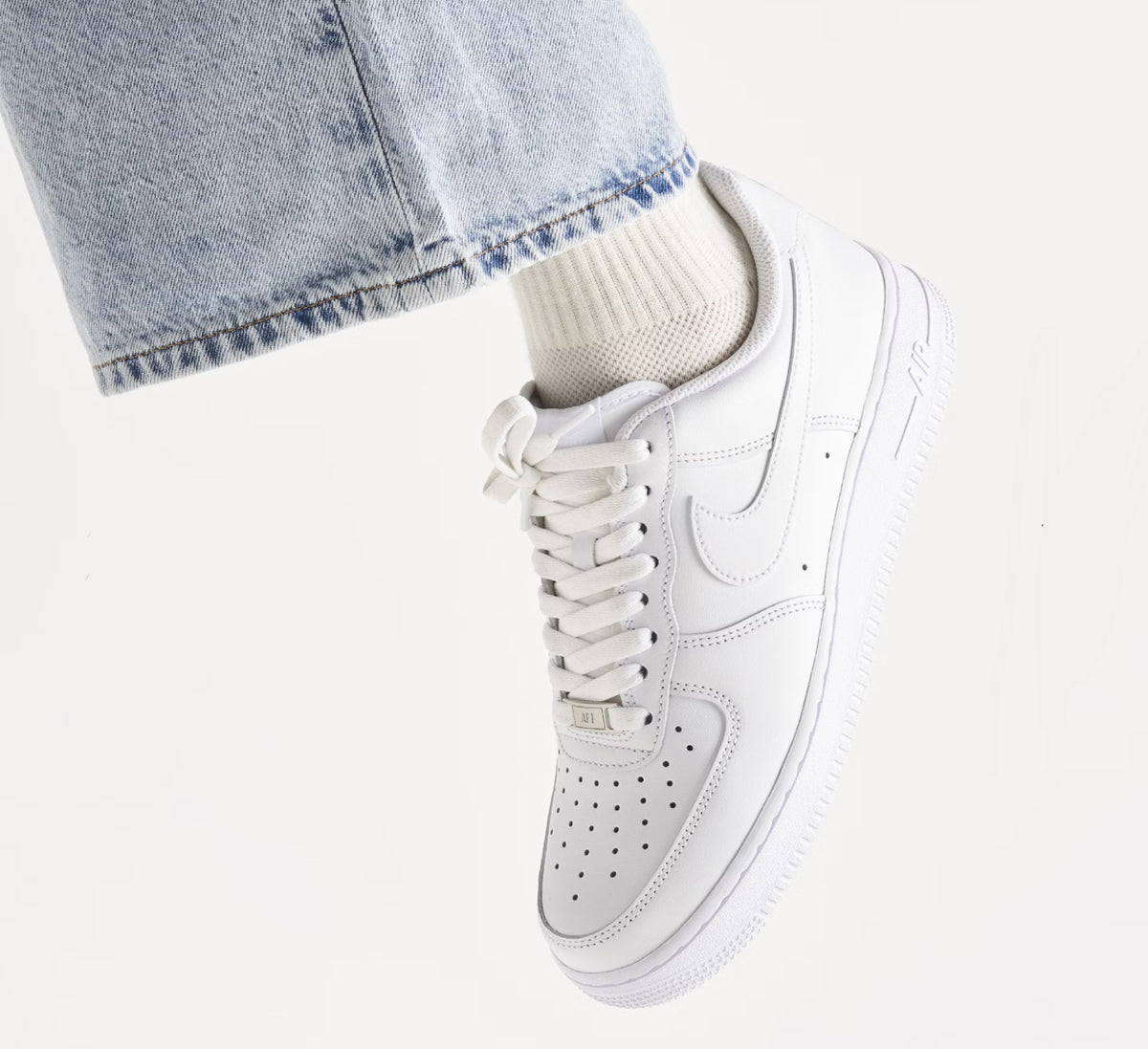 Nike Air Force 1 07 Low 'White' Sneakers image 2