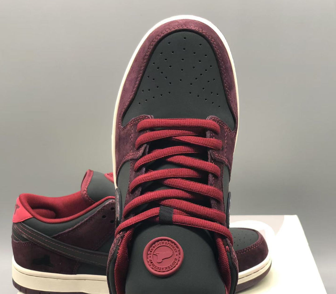 Nike SB Dunk Low 'Riot Skateshop' Sneakers image 3