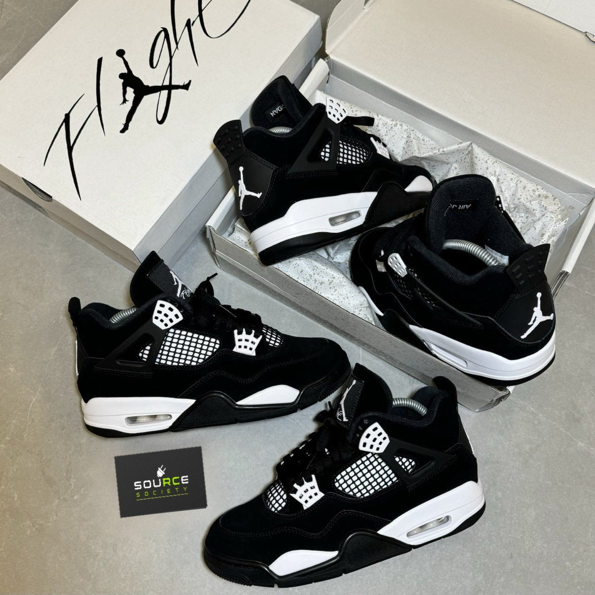 Air Jordan 4 'White Thunder' Sneakers image 2